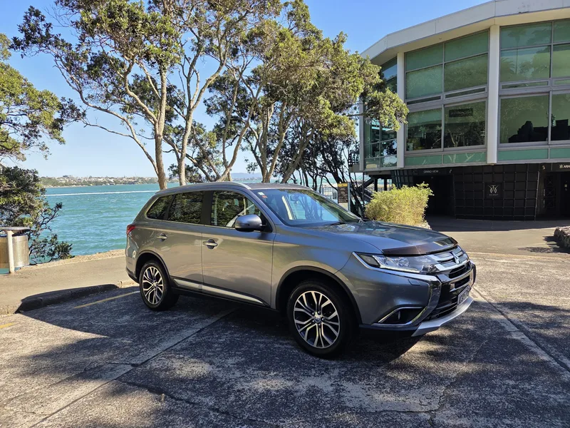 2015 Mitsubishi Outlander VRX 4WD 7 Seat