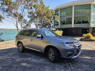 2015 Mitsubishi Outlander VRX 4WD 7 Seat, photo 2