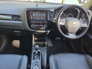 2015 Mitsubishi Outlander VRX 4WD 7 Seat, photo 9